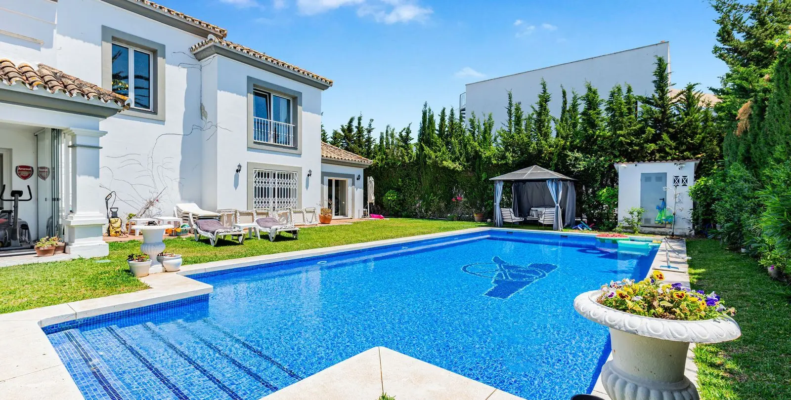 Продажа  отдельно стоящей виллы в Estepona 8