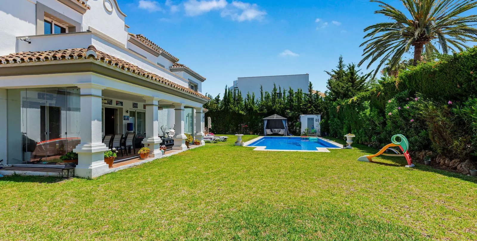 Продажа  отдельно стоящей виллы в Estepona 54