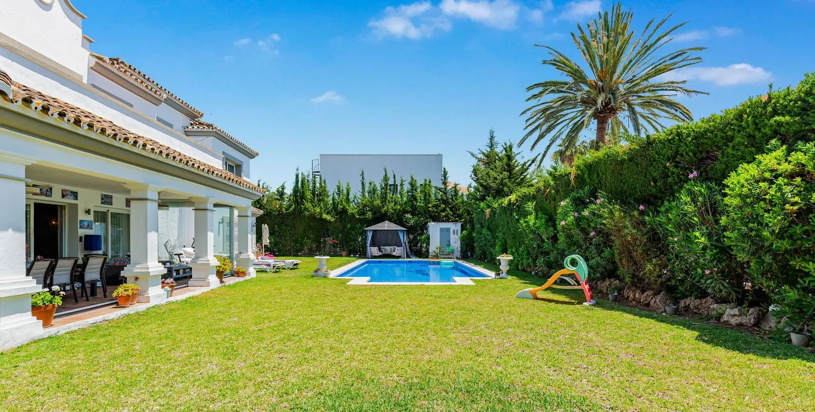 Продажа  отдельно стоящей виллы в Estepona 55