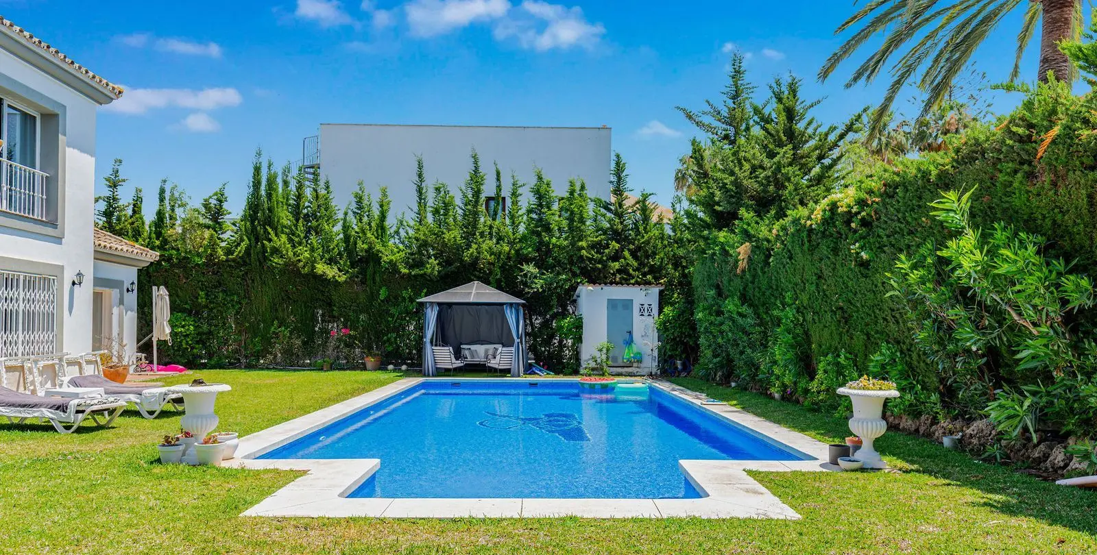 Продажа  отдельно стоящей виллы в Estepona 56