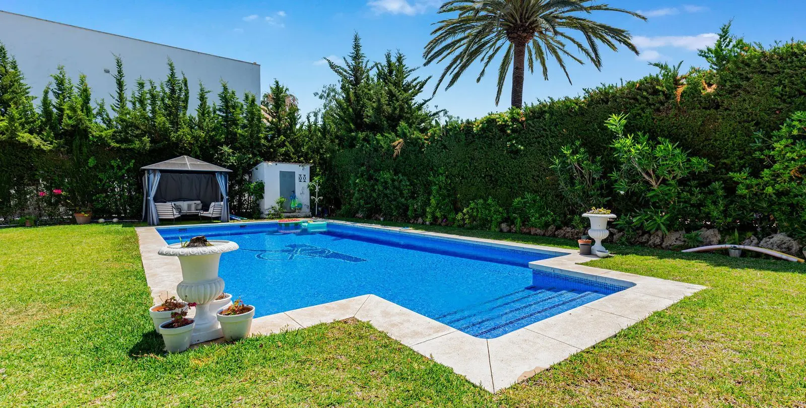 Продажа  отдельно стоящей виллы в Estepona 59