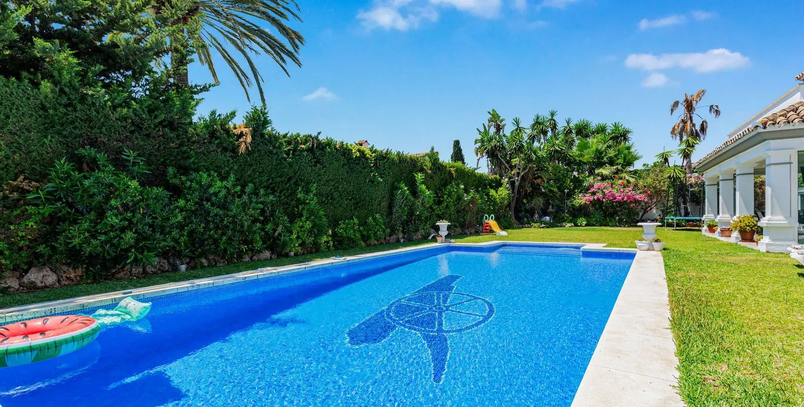 Продажа  отдельно стоящей виллы в Estepona 61