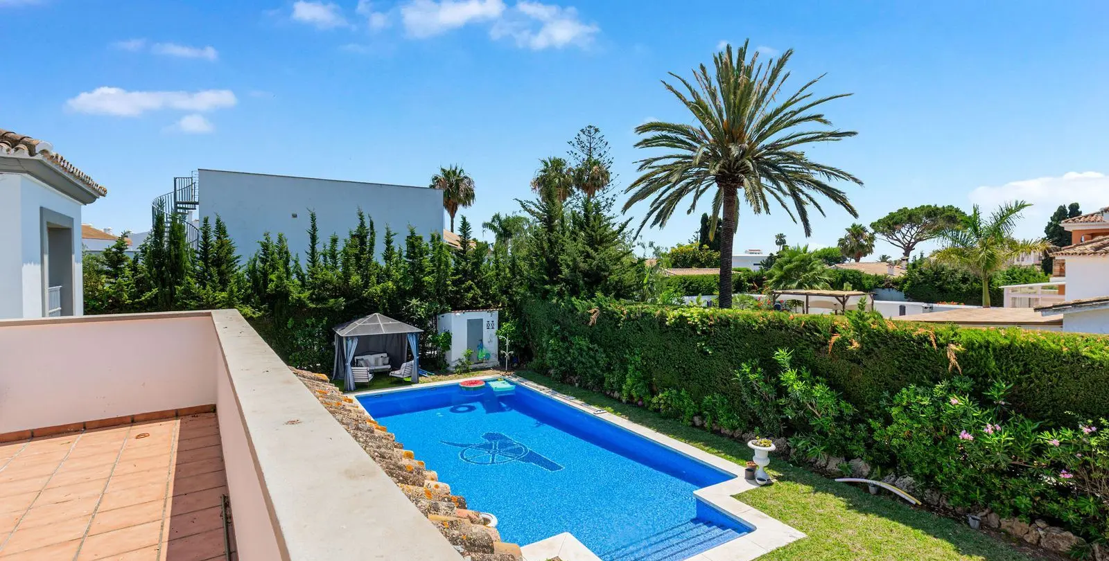 Продажа  отдельно стоящей виллы в Estepona 64