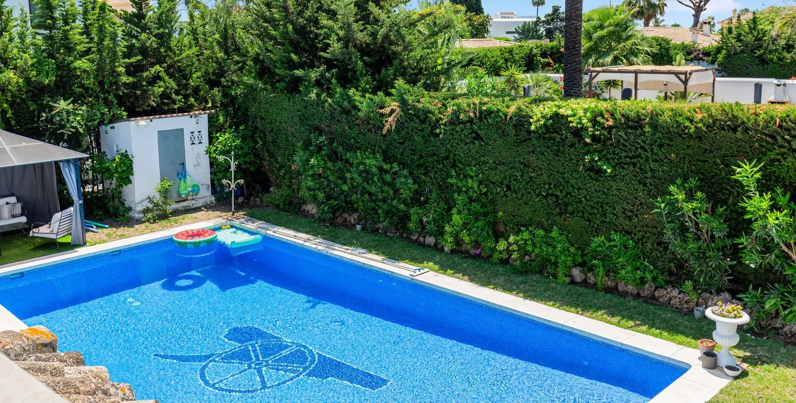 Продажа  отдельно стоящей виллы в Estepona 65