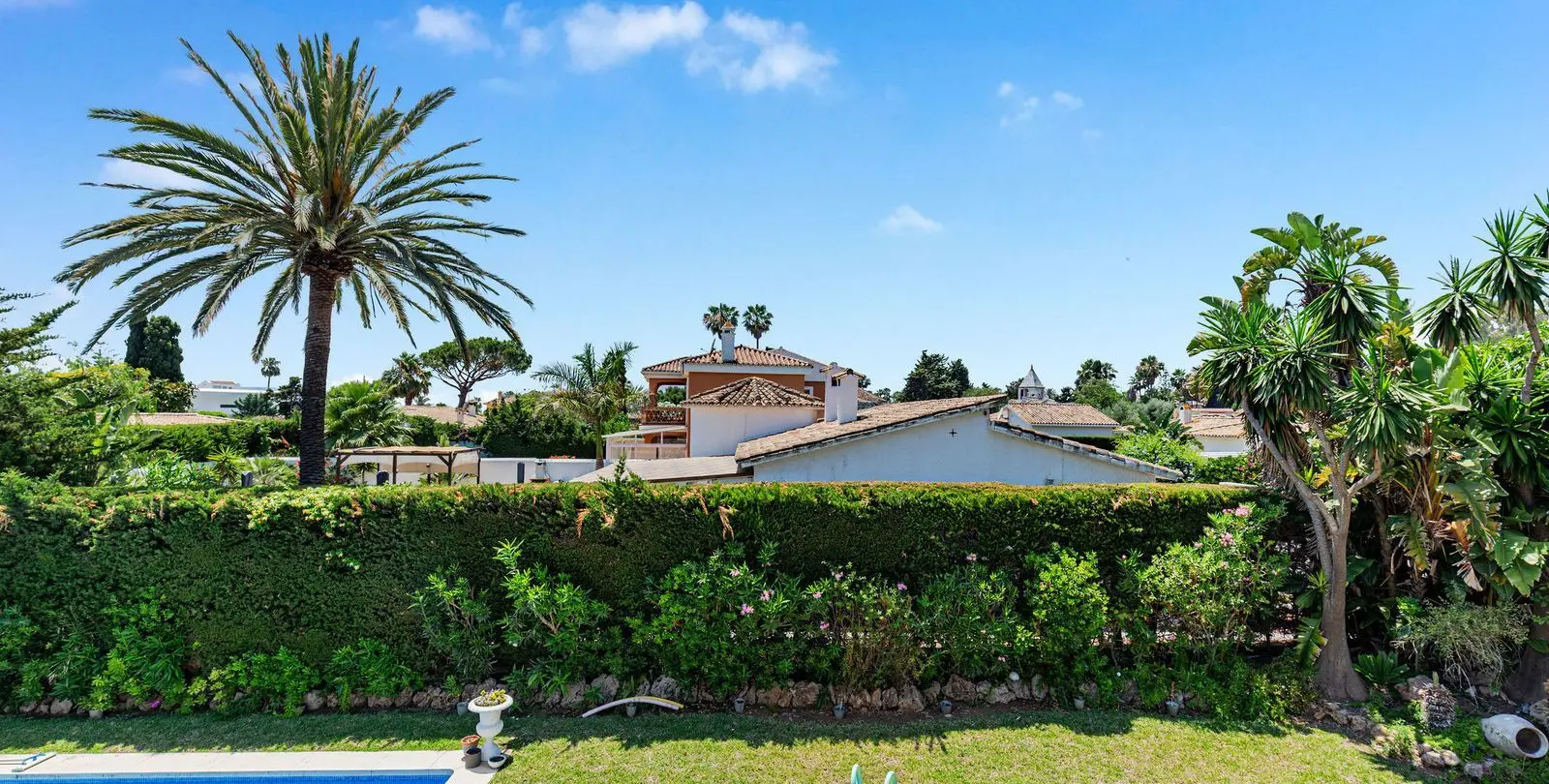Продажа  отдельно стоящей виллы в Estepona 66