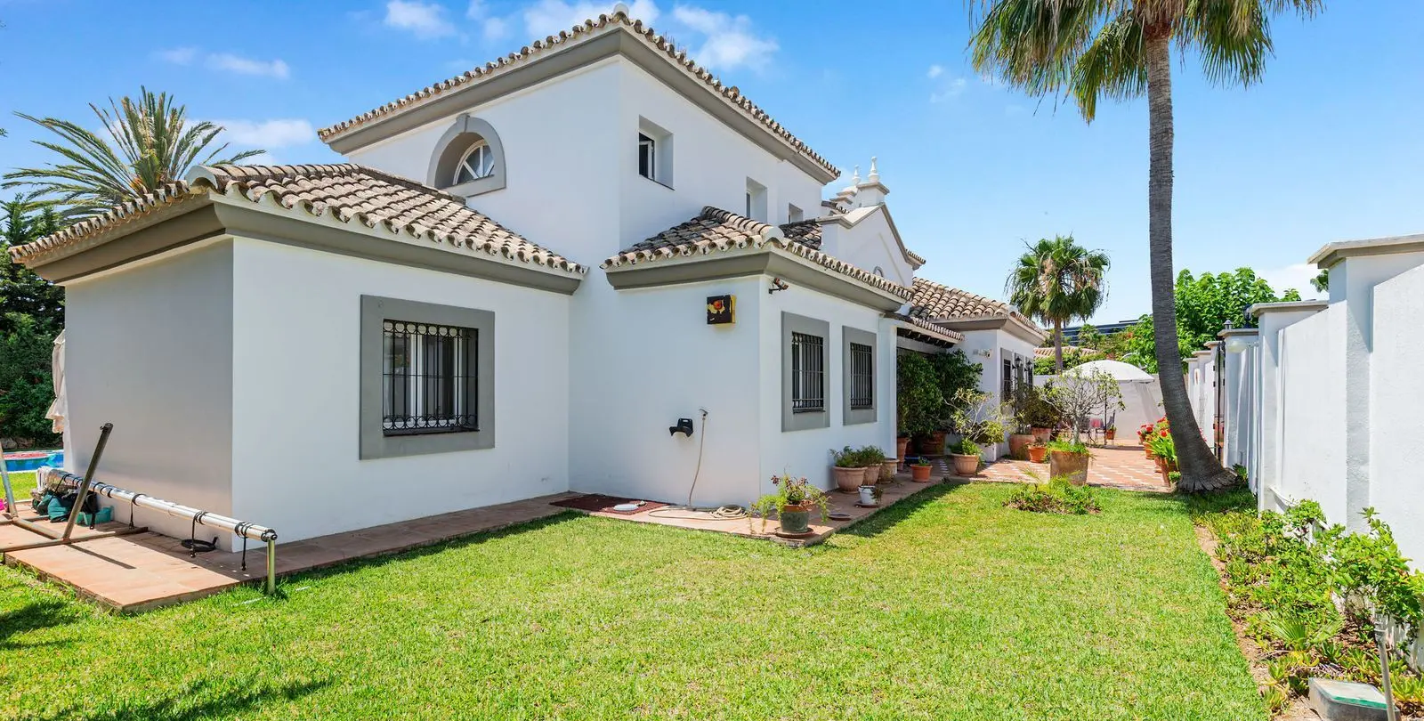 Продажа  отдельно стоящей виллы в Estepona 70