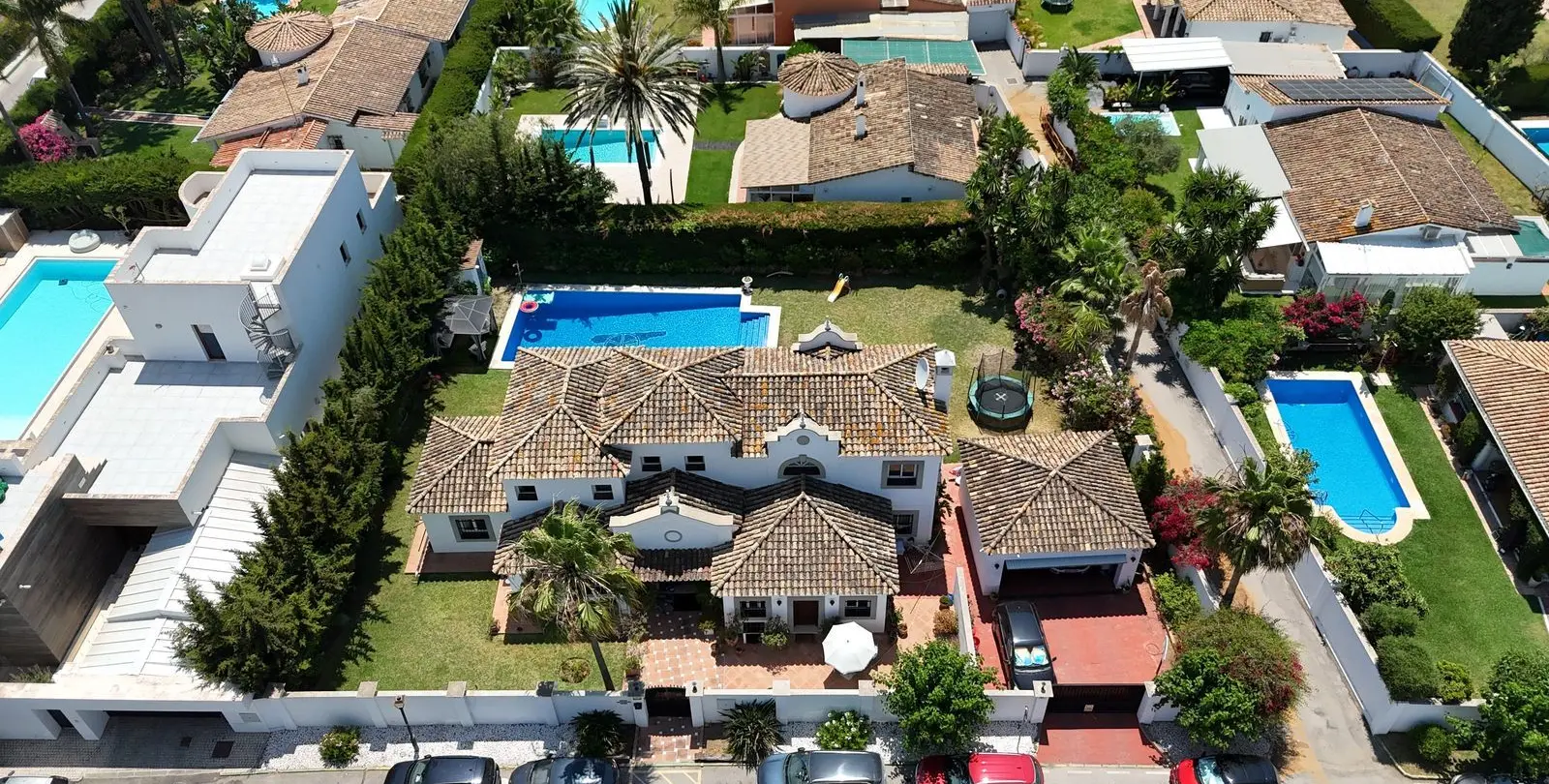 Продажа  отдельно стоящей виллы в Estepona 71