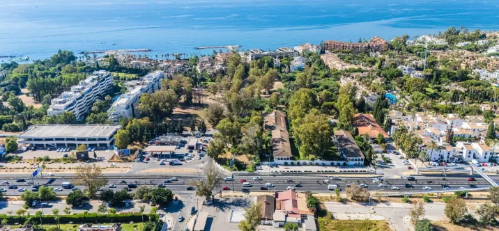 Venta de restaurante en Puerto Banús 1