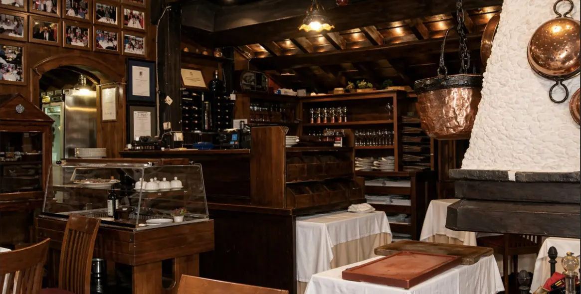 Venta de restaurante en Puerto Banús 11