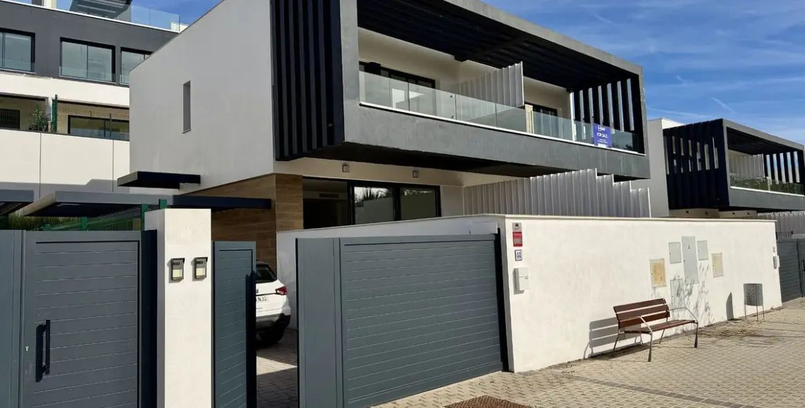 Long-term rent of semi-detached house in Atalaya 1