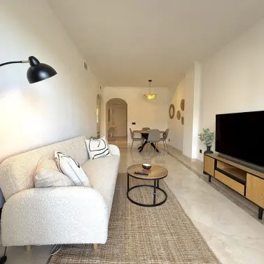 Alquiler a largo plazo de apartamento en planta media en Calanova Golf