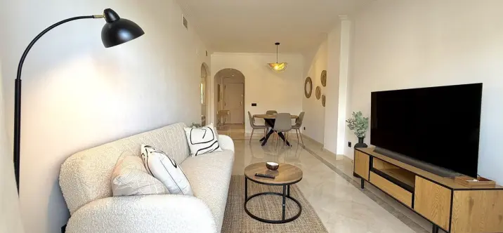 Alquiler a largo plazo de apartamento en planta media en Calanova Golf 0