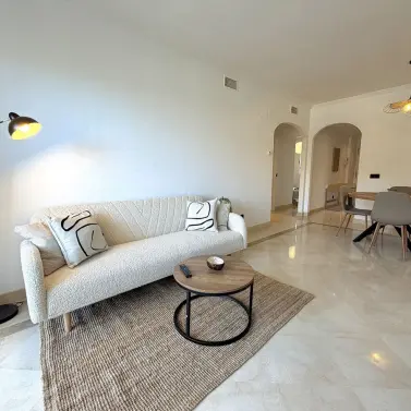 Alquiler a largo plazo de apartamento en planta media en Calanova Golf