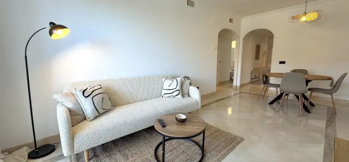 Alquiler a largo plazo de apartamento en planta media en Calanova Golf 1