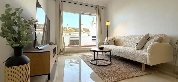 Alquiler a largo plazo de apartamento en planta media en Calanova Golf 2