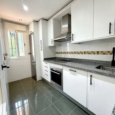 Alquiler a largo plazo de apartamento en planta media en Calanova Golf