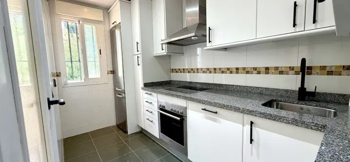 Alquiler a largo plazo de apartamento en planta media en Calanova Golf 4