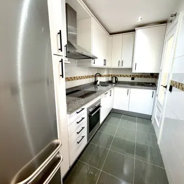 Alquiler a largo plazo de apartamento en planta media en Calanova Golf