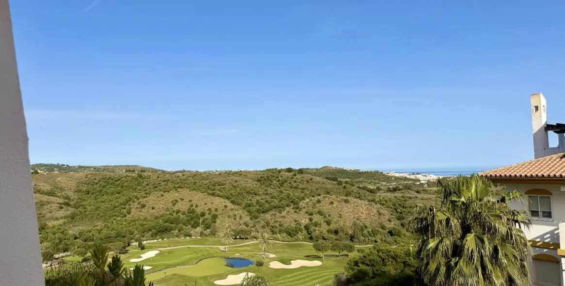 Долгосрочная аренда апартаментов на среднем этаже в Calanova Golf 12