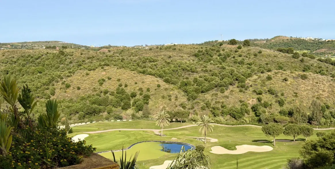 Долгосрочная аренда апартаментов на среднем этаже в Calanova Golf 27