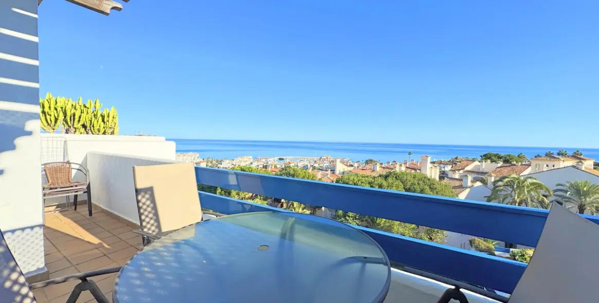 Sale of penthouse in La Duquesa 1