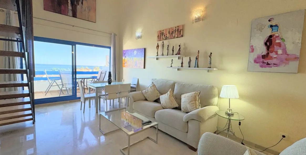 Sale of penthouse in La Duquesa 2