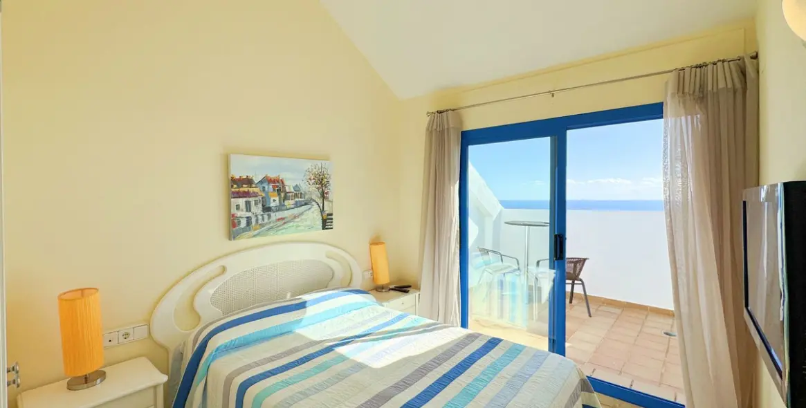 Sale of penthouse in La Duquesa 3