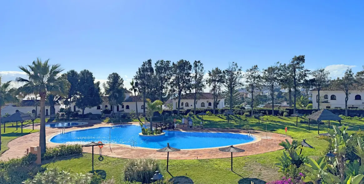 Sale of penthouse in La Duquesa 5