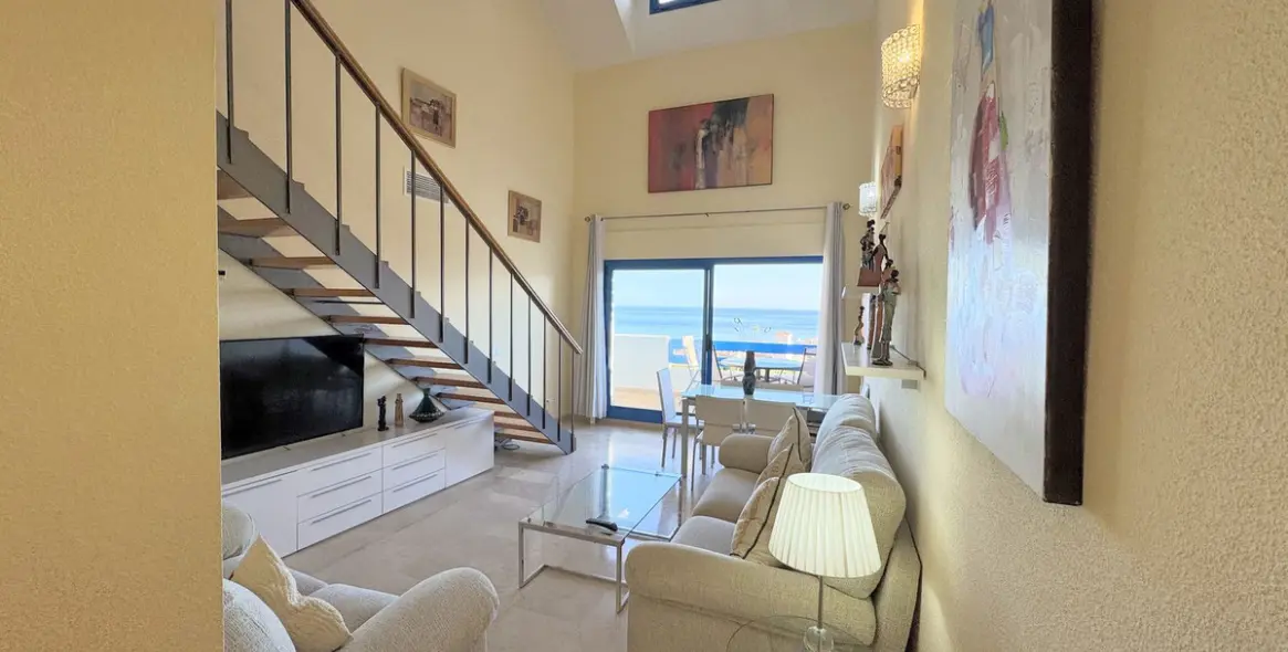 Sale of penthouse in La Duquesa 9