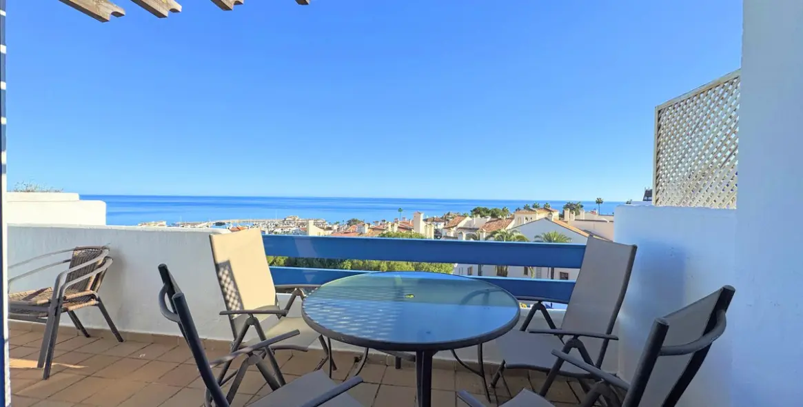 Sale of penthouse in La Duquesa 10