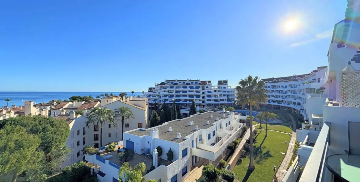 Sale of penthouse in La Duquesa 12