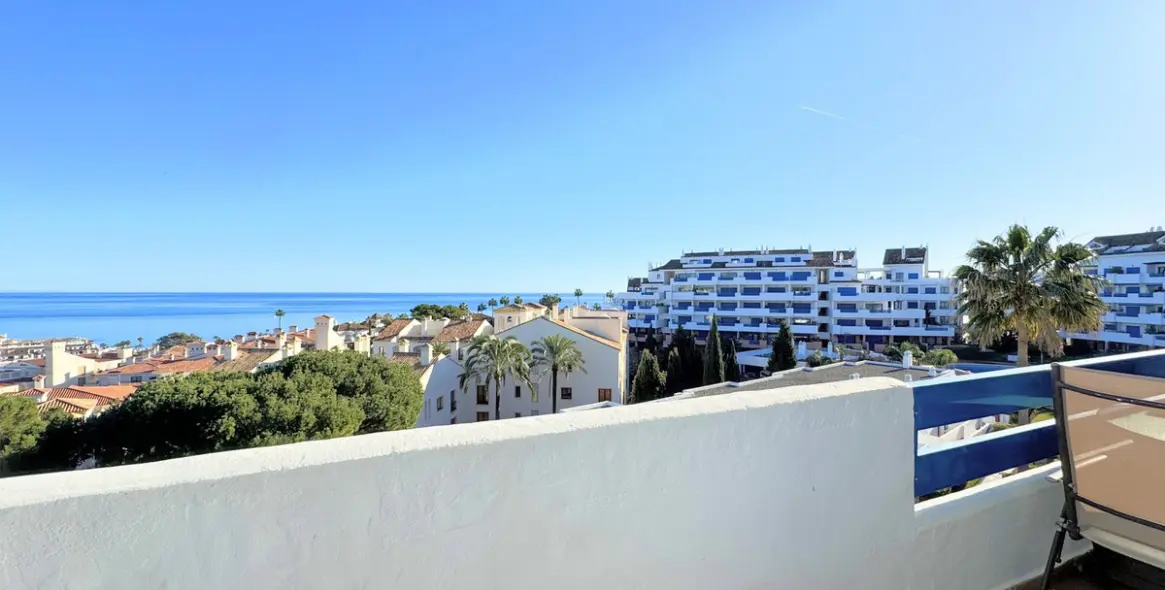 Sale of penthouse in La Duquesa 13