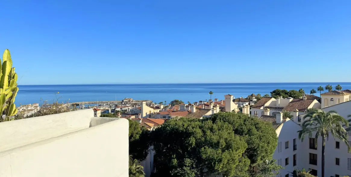 Sale of penthouse in La Duquesa 23