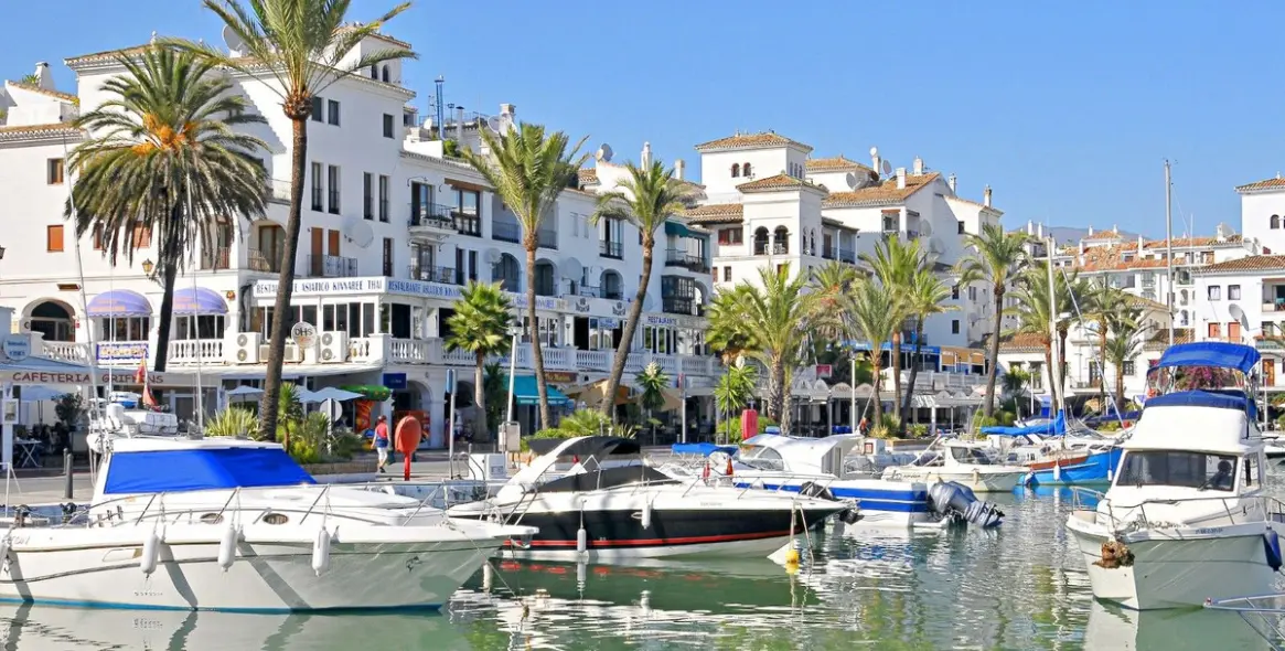 Sale of penthouse in La Duquesa 56