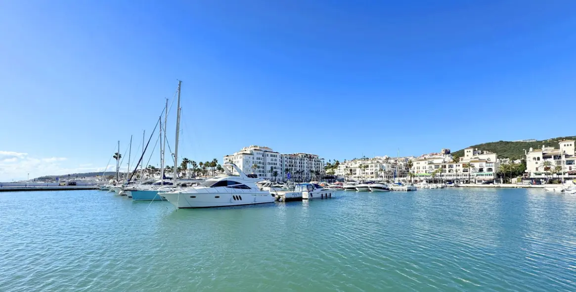 Sale of penthouse in La Duquesa 58