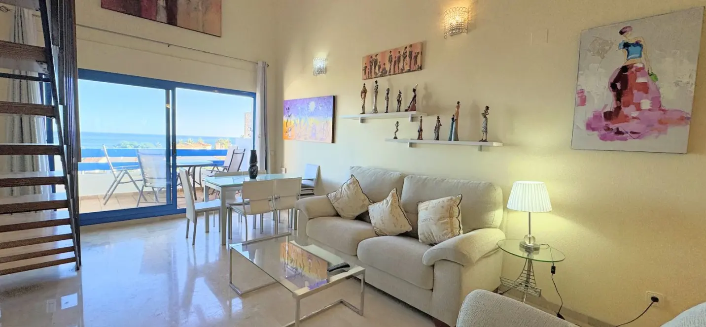 Sale of penthouse in La Duquesa 1