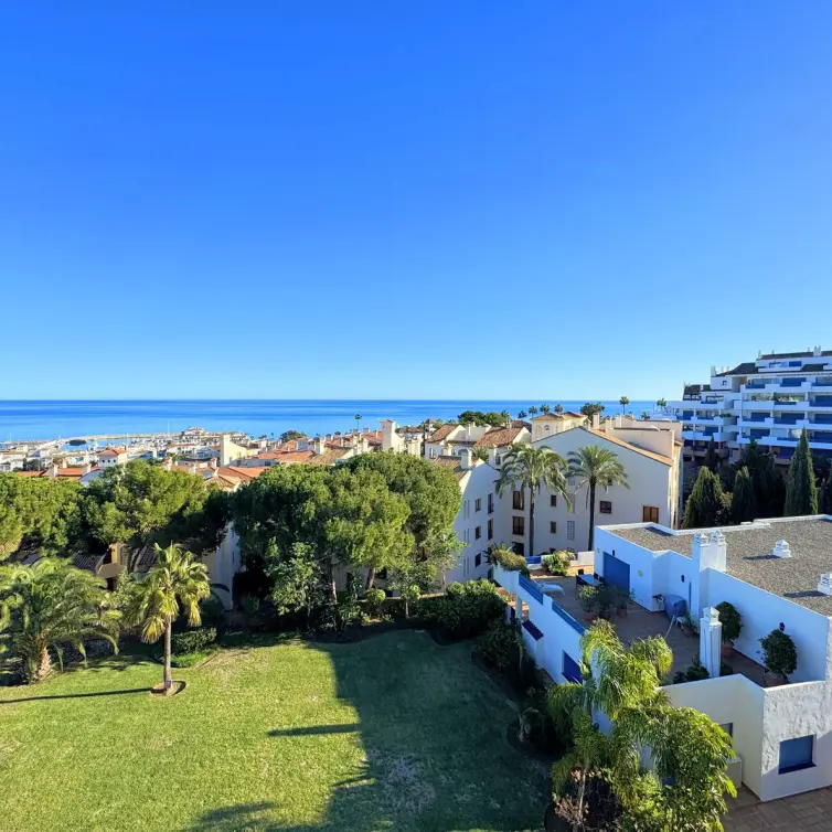 Sale of penthouse in La Duquesa