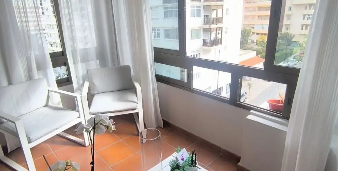 Sale of middle floor apartment in Fuengirola 1