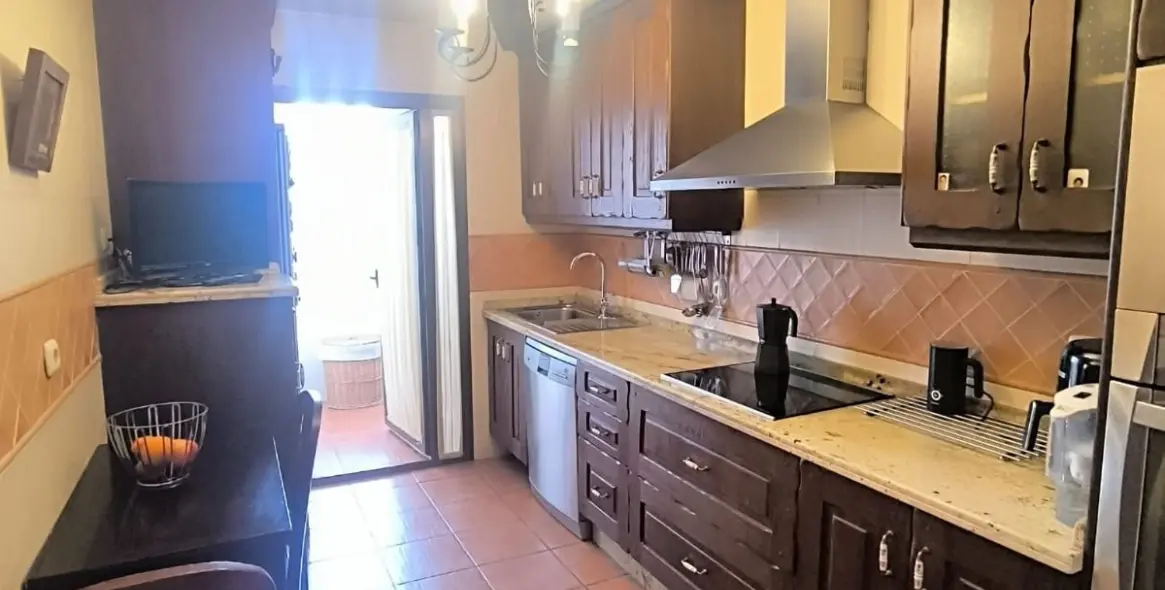 Sale of middle floor apartment in Fuengirola 3