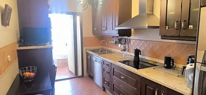 Sale of middle floor apartment in Fuengirola 2