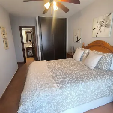 Sale of middle floor apartment in Fuengirola