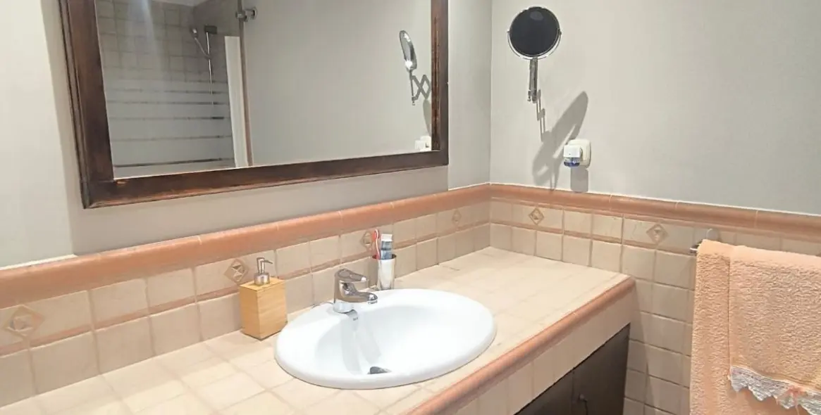 Sale of middle floor apartment in Fuengirola 11