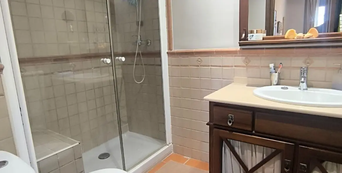 Sale of middle floor apartment in Fuengirola 14