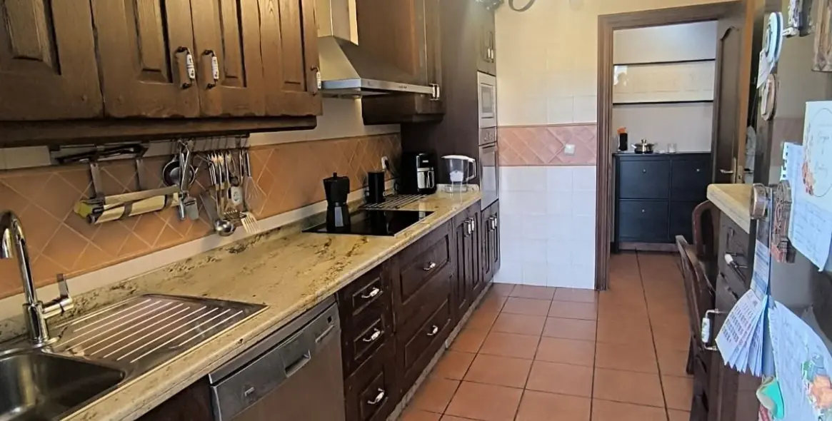 Sale of middle floor apartment in Fuengirola 16