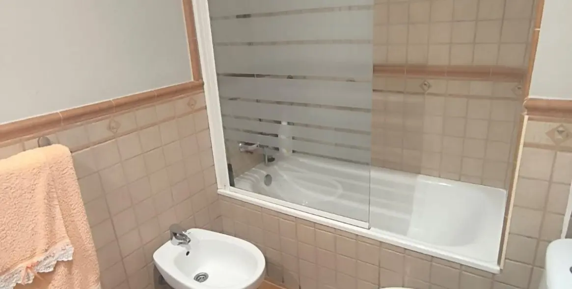 Sale of middle floor apartment in Fuengirola 17