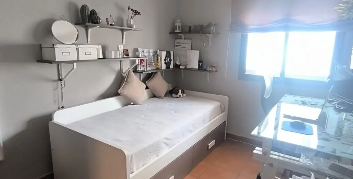 Sale of middle floor apartment in Fuengirola 19