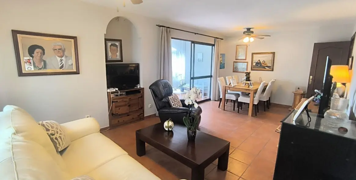 Sale of middle floor apartment in Fuengirola 20