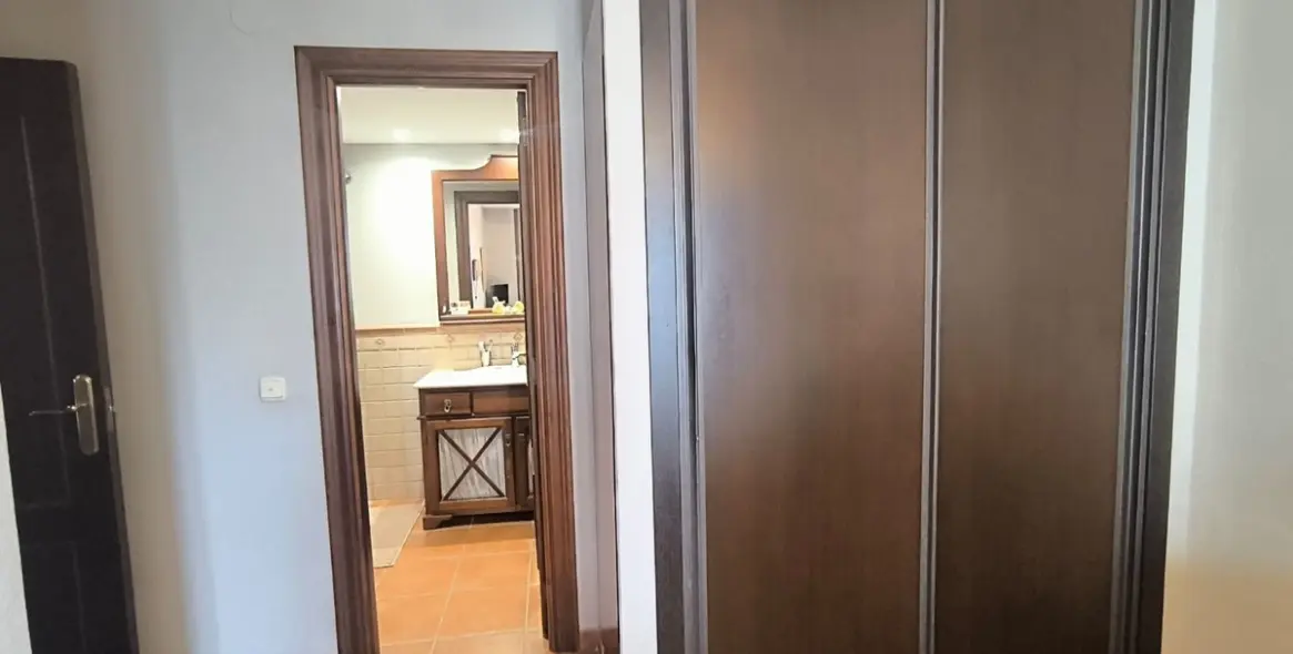 Sale of middle floor apartment in Fuengirola 22