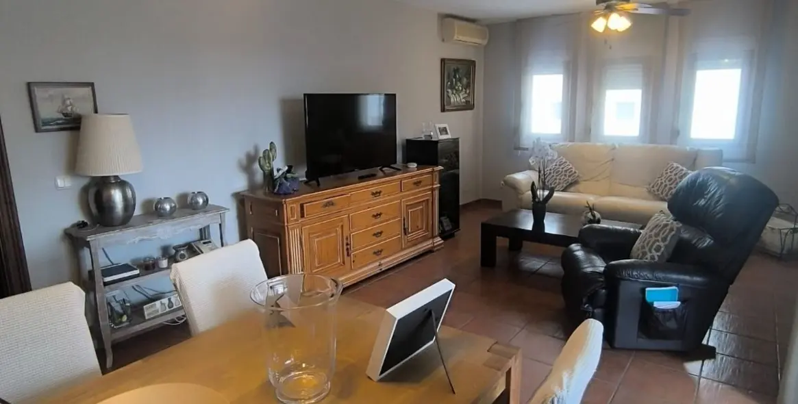 Sale of middle floor apartment in Fuengirola 26