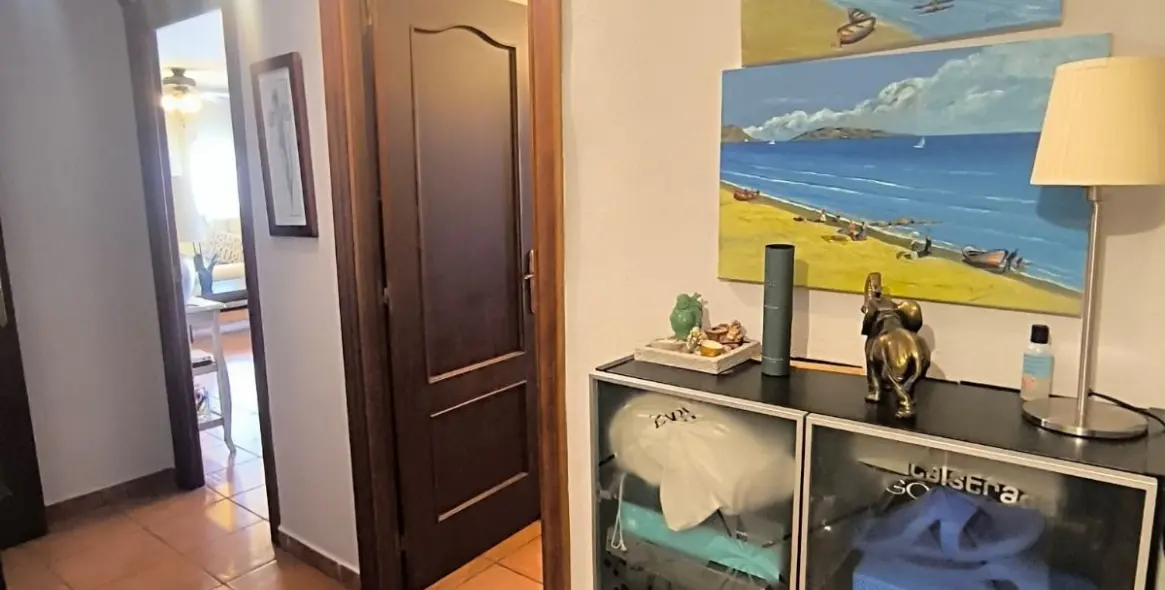 Sale of middle floor apartment in Fuengirola 30